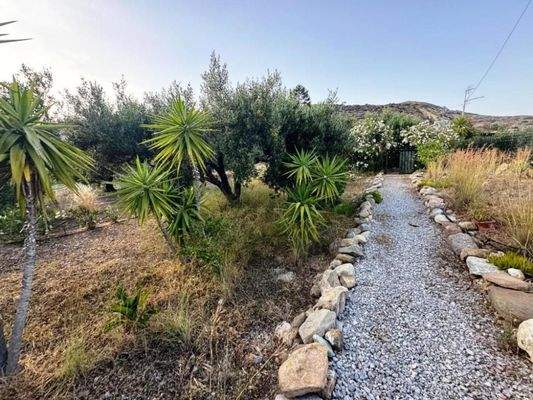 Südostkreta, Pilalimata: Steinhaus mit schönem Garten in Strandnähe zu verkaufen