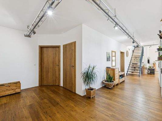 EG - Wohn-Flur mit Treppe_1