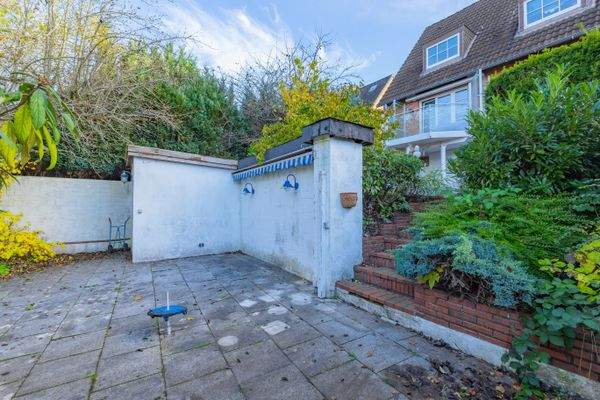 Terasse mit Gartenhaus