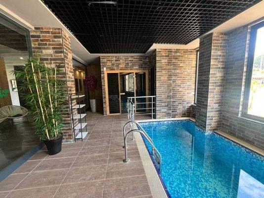 Indoor-Pool