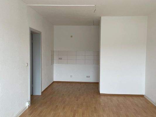 2 - Wohnzimmer mit Küche