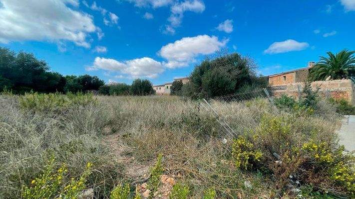 Mehrfamilienhausgrundstück für 22 Wohnungen zum Verkauf in Campos, Mallorca.
