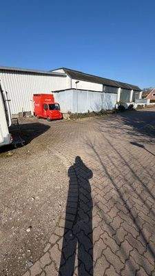 Spätere Zufahrt mit Rolltor