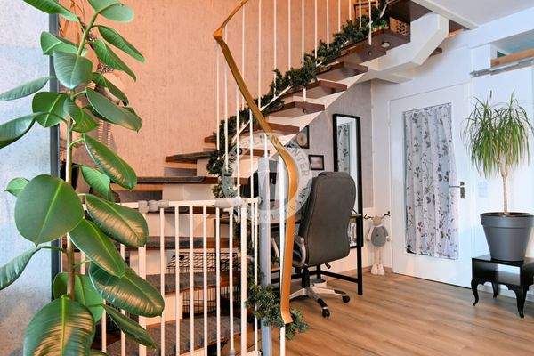 Essen / Treppe ins OG