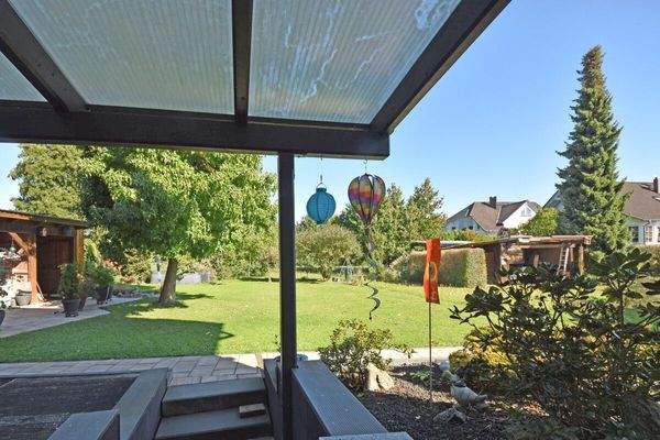 Gartenblick vom Kellerausgang