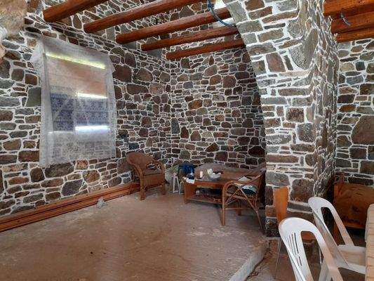 Kreta, Kato Episkopi: Traditionelles neu gebautes Steinhaus zum Verkauf