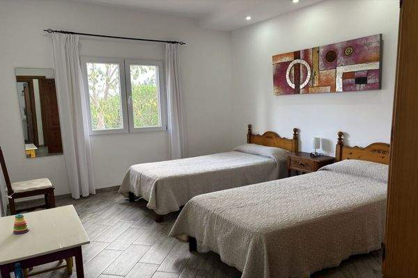 Schlafzimmer mit zwei Betten