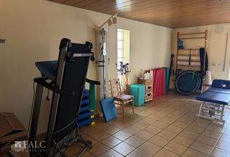 Massagepraxis (Wohnzimmer)