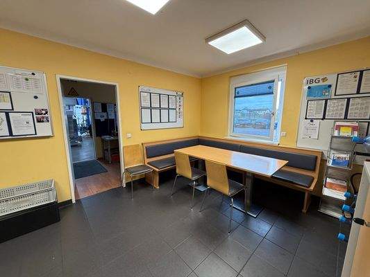 Pausenraum mit Küche für Produktion 