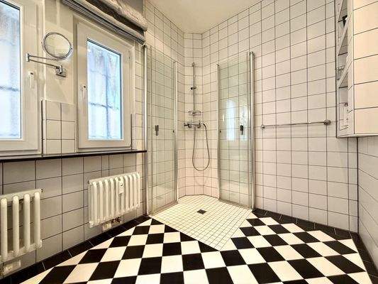 Tageslichtbad im Erdgeschoss