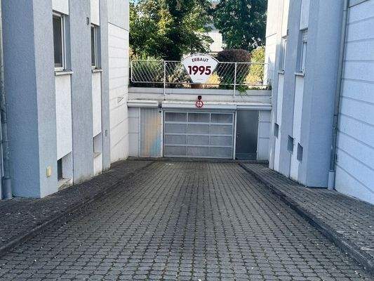 Tiefgarage Zufahrt von Strasse