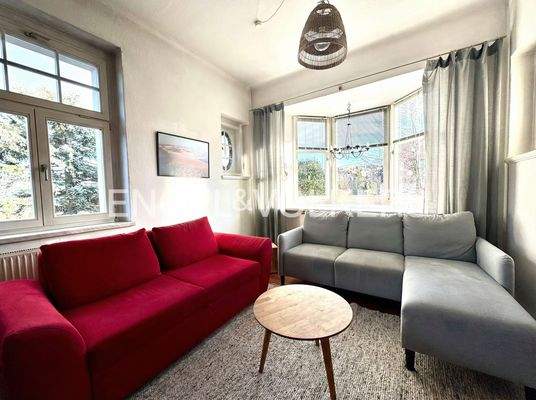 Geräumiges Wohnzimmer