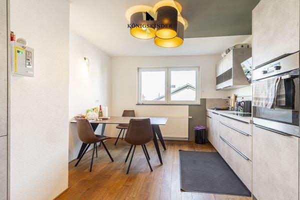 Küche mit Waschmaschine