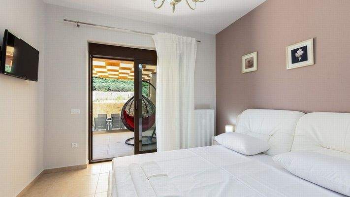 Stonevilla For Sale in Almirida, Stonevilla For Sa