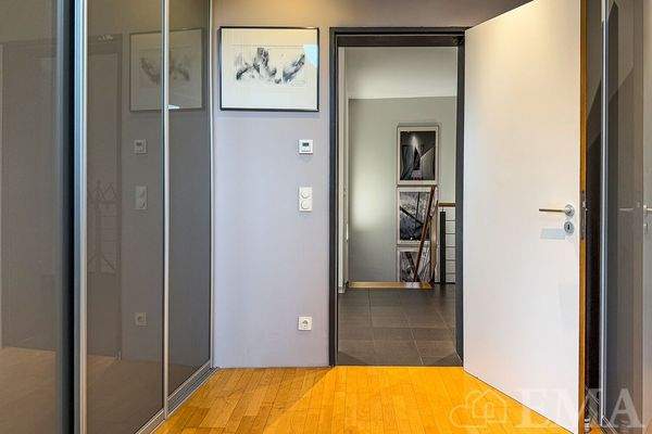 Blick von der Ankleide zum Flur