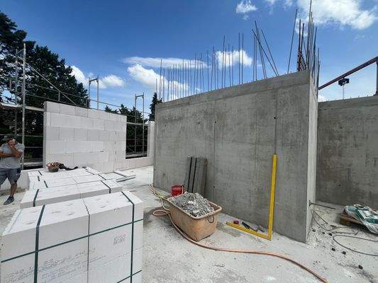 1. OG - Fertigstellung Wände + Decke (4).JPG