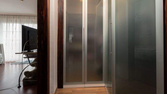 Schrankraum vor Balkonzimmer oben