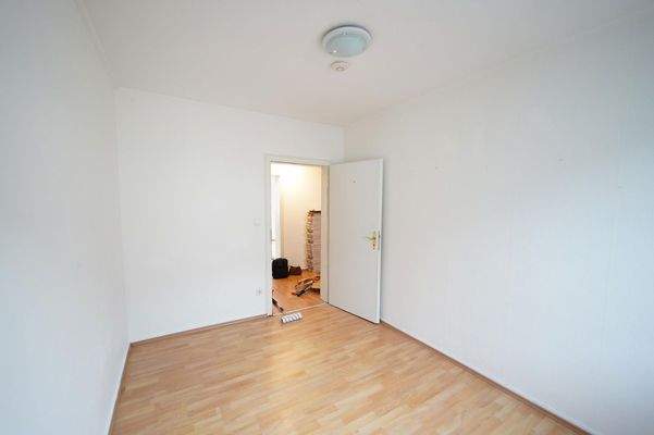 WG-Zimmer 2 vor Renovierungru