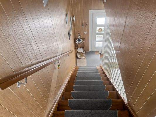 Treppenaufgang in das Obergeschoss