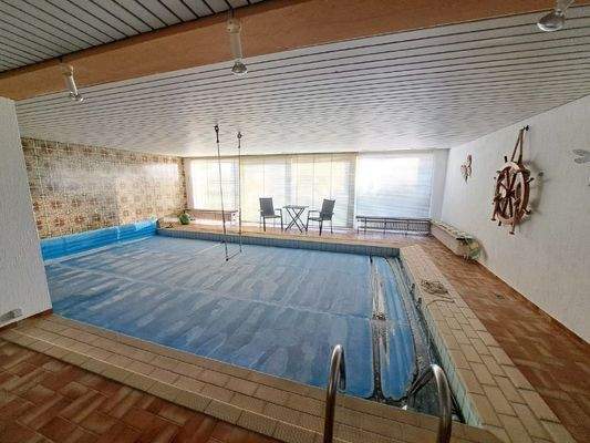 Hintergebäude Schwimmbad EG