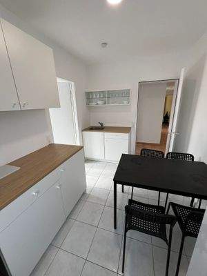 Neue Küche mit allen Utensilien