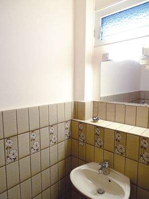 Kleines Gäste-WC neben dem Windfang