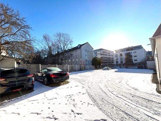 PKW-Stellplätze im Hinterhof