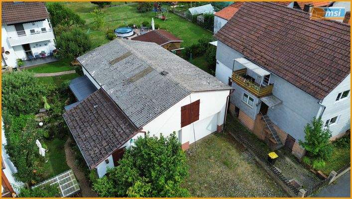 Separate Halle mit Garagen