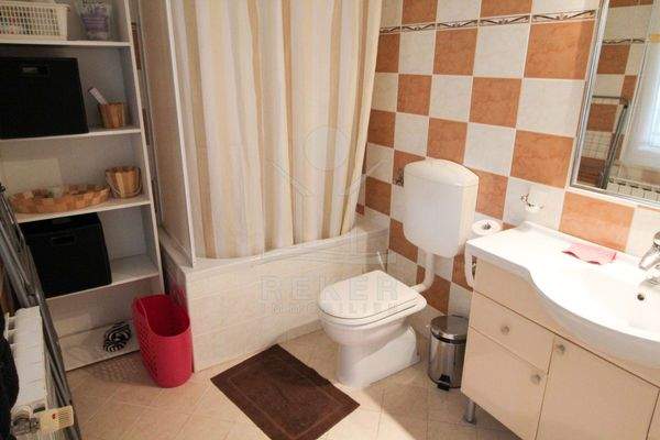 Drei Badezimmer komplettieren das Haus