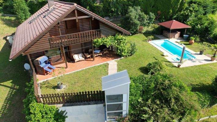 Haus mit Pool, Gartenhaus , Lift