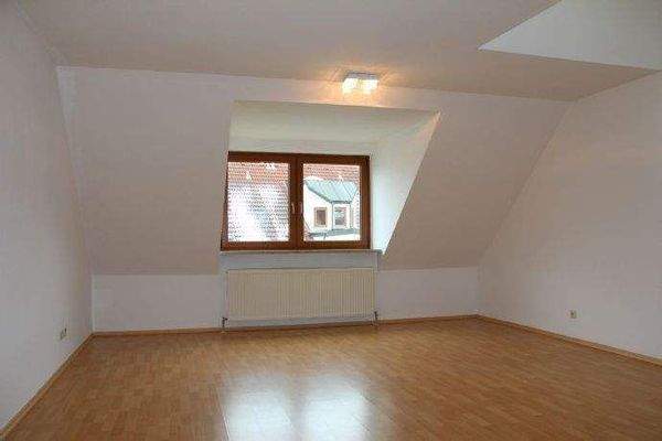 großes helles Wohnzimmer