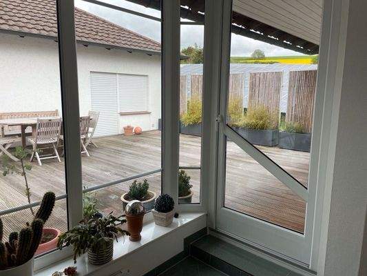 Fensterblick zur Terrasse