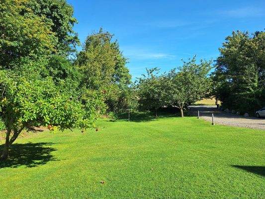 Blick über das weitläufige Grundstück