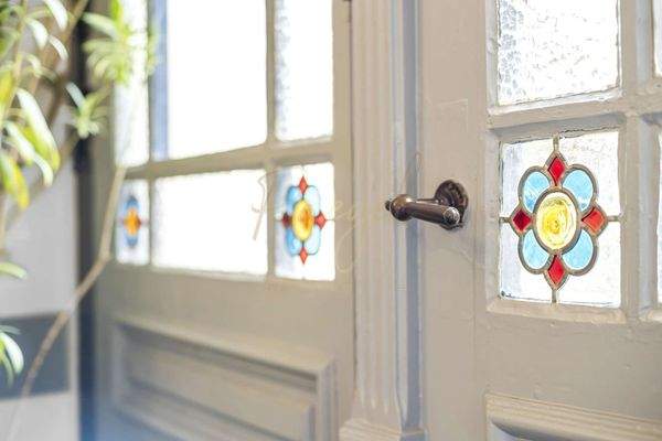 Fenster mit Verzierung