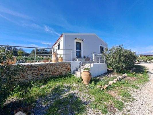 Kreta – Modernes Neubauhaus mit privatem Pool und Bergblick