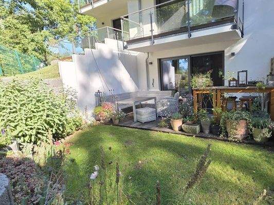 Terrasse mit eigenen Garten