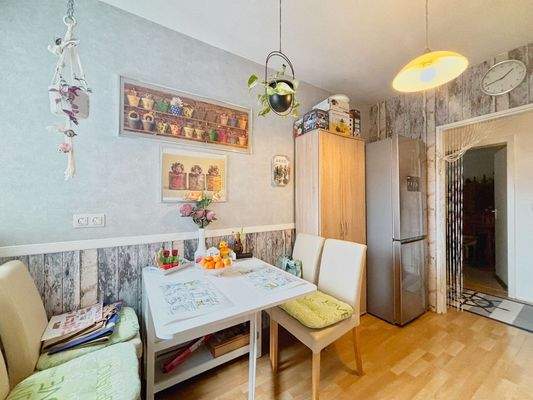 ...mit dem gemütlichen Essplatz 