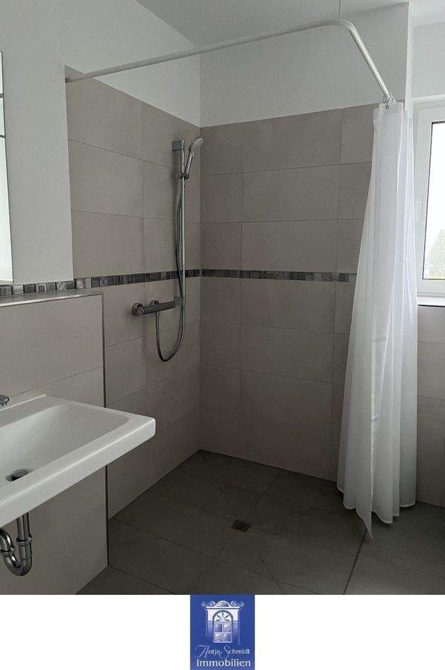 Willkommen im modernen Erstbezug! Perfekter Zuschnitt, EBK, schöner Balkon und Lift! - Photo 5