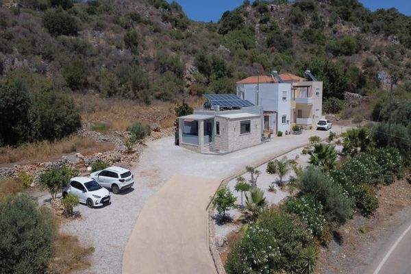 Kreta, Kalamitsi Amigdali: Charmantes kretisches Haus mit privatem Olivenhain und Bergblick zu verkaufen