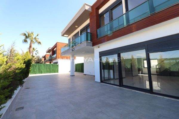 Villa with Shared Pool near the University in Döşemealtı Antalya