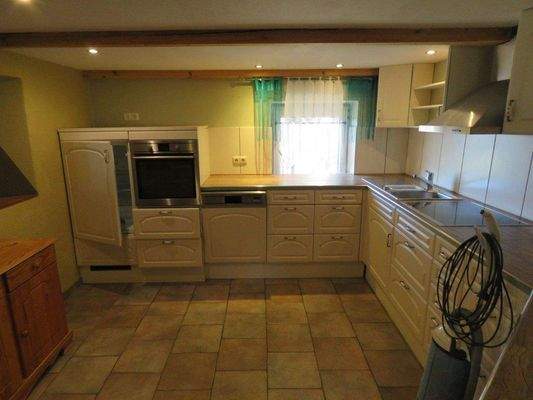 Küche mit Einbauküche