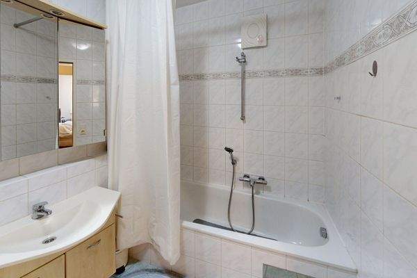 Badezimmer mit Badewanne