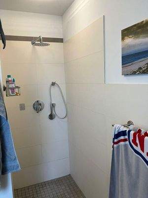 die bodengleiche, offene Dusch