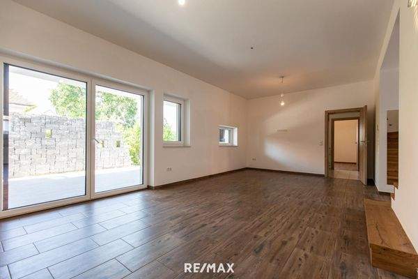 7 EG Wohnraum Sicht Terrasse