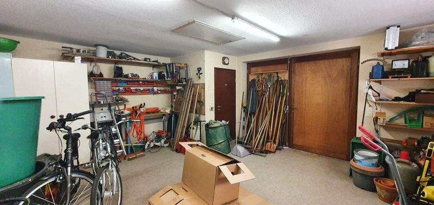 mit Starkstromanschluss