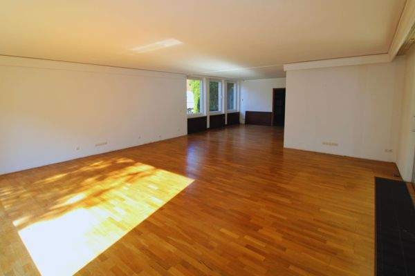 Ca. 70 m² umfasst das Wohnzimmer