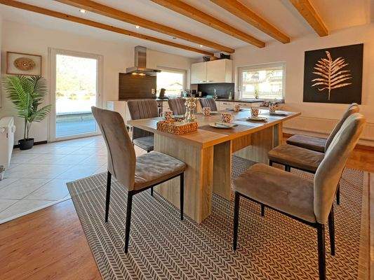 offener Wohn- und Essbereich