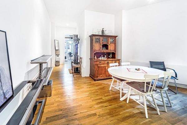 Aufenthaltsbereich mit Büroküche