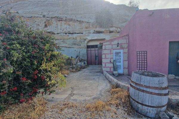 Haus auf dem Grundstück