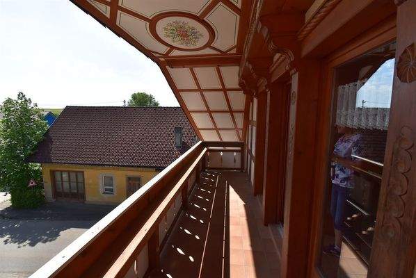 Balkon-Holzverzierungen